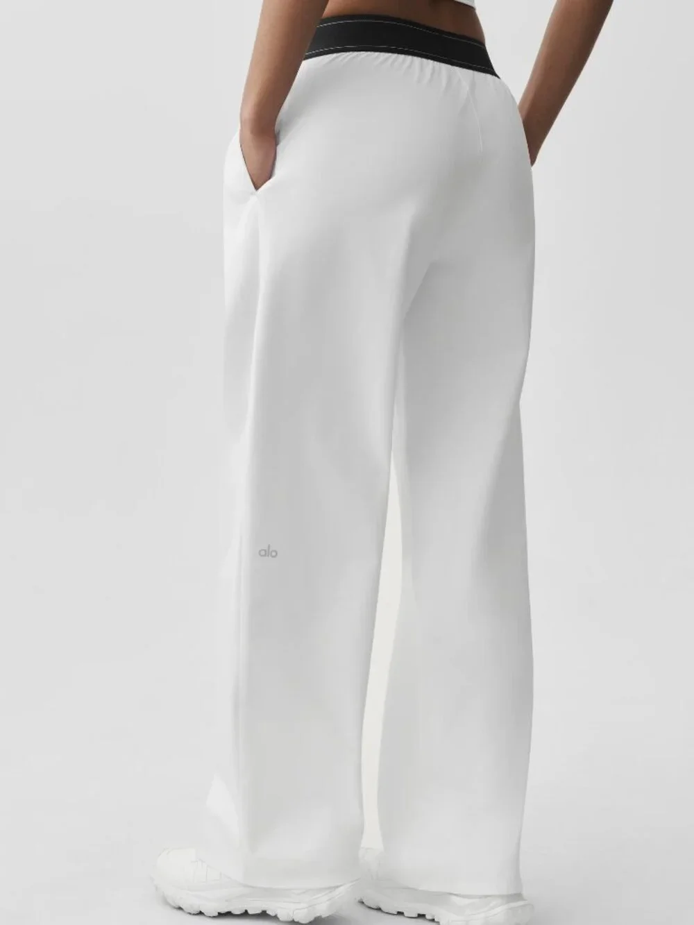 Modern Minimalist🍦NWT ALO Yoga Suit Up Trouser🥼Crisp White